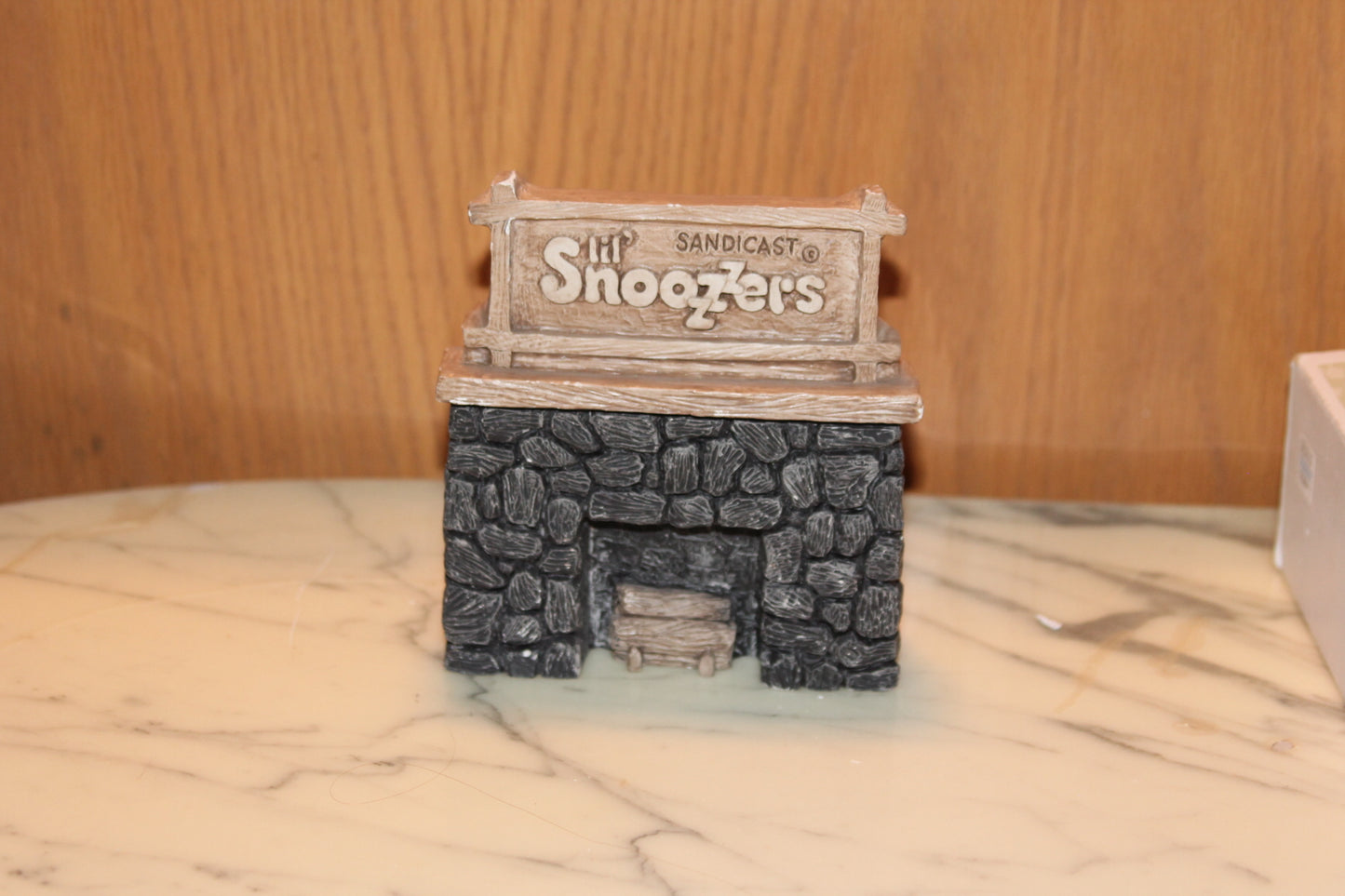 SANDICAST LITTLE SNOOZERS LOGO DISPLAY FIREPLACE USED