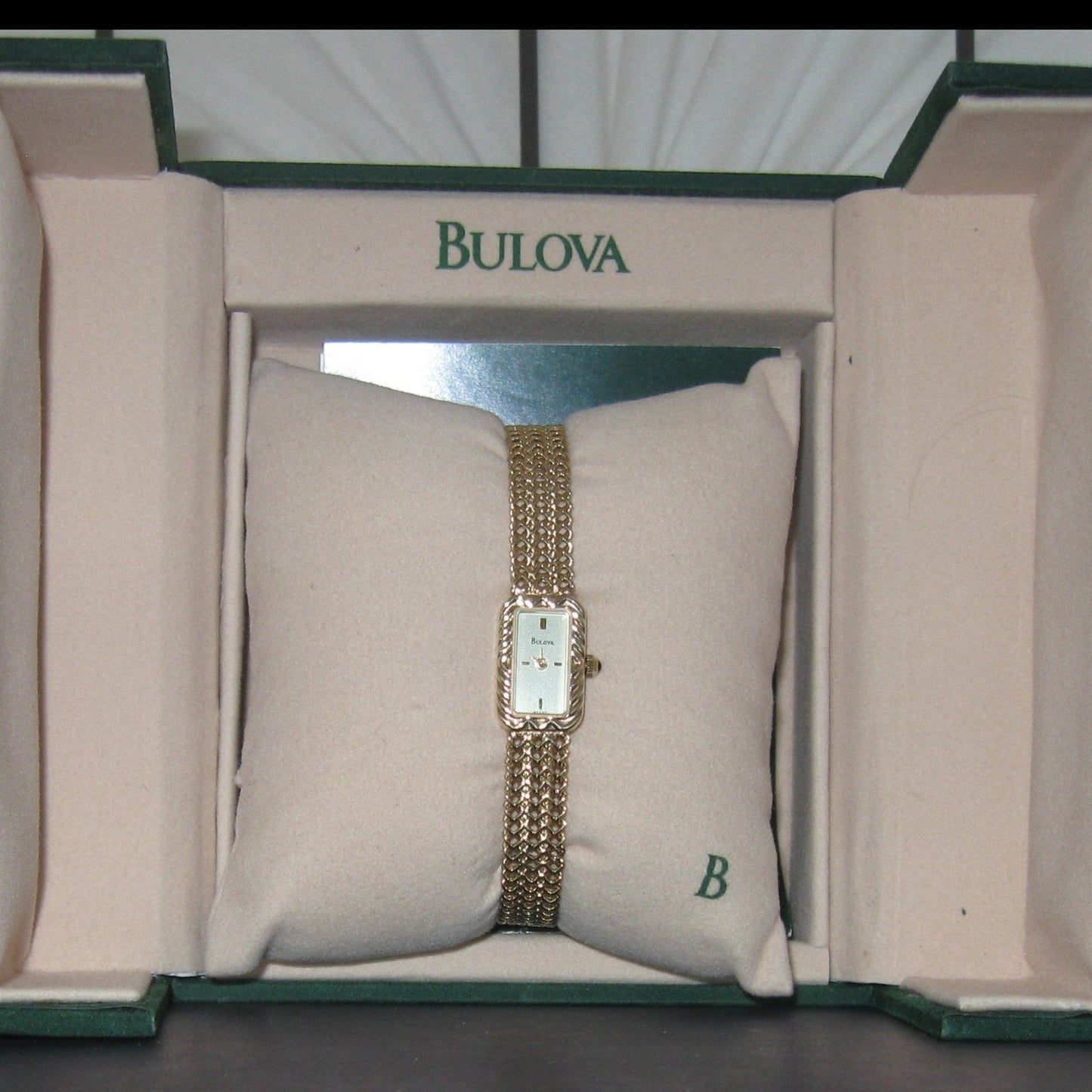 14k y Gold Ladies Bulova Watch 95T35